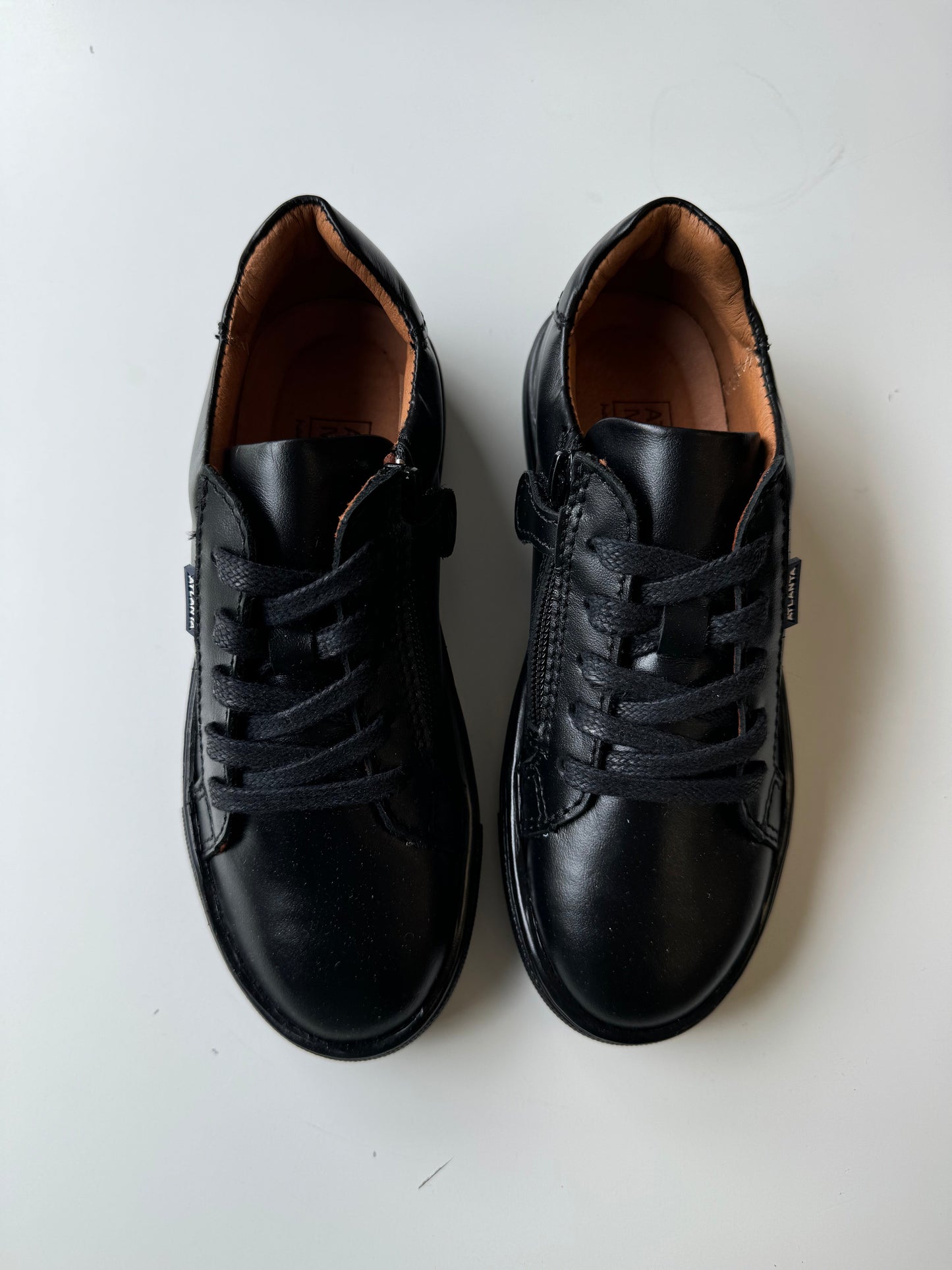 Atlanta Black Smooth Sneaker Laces & Zip